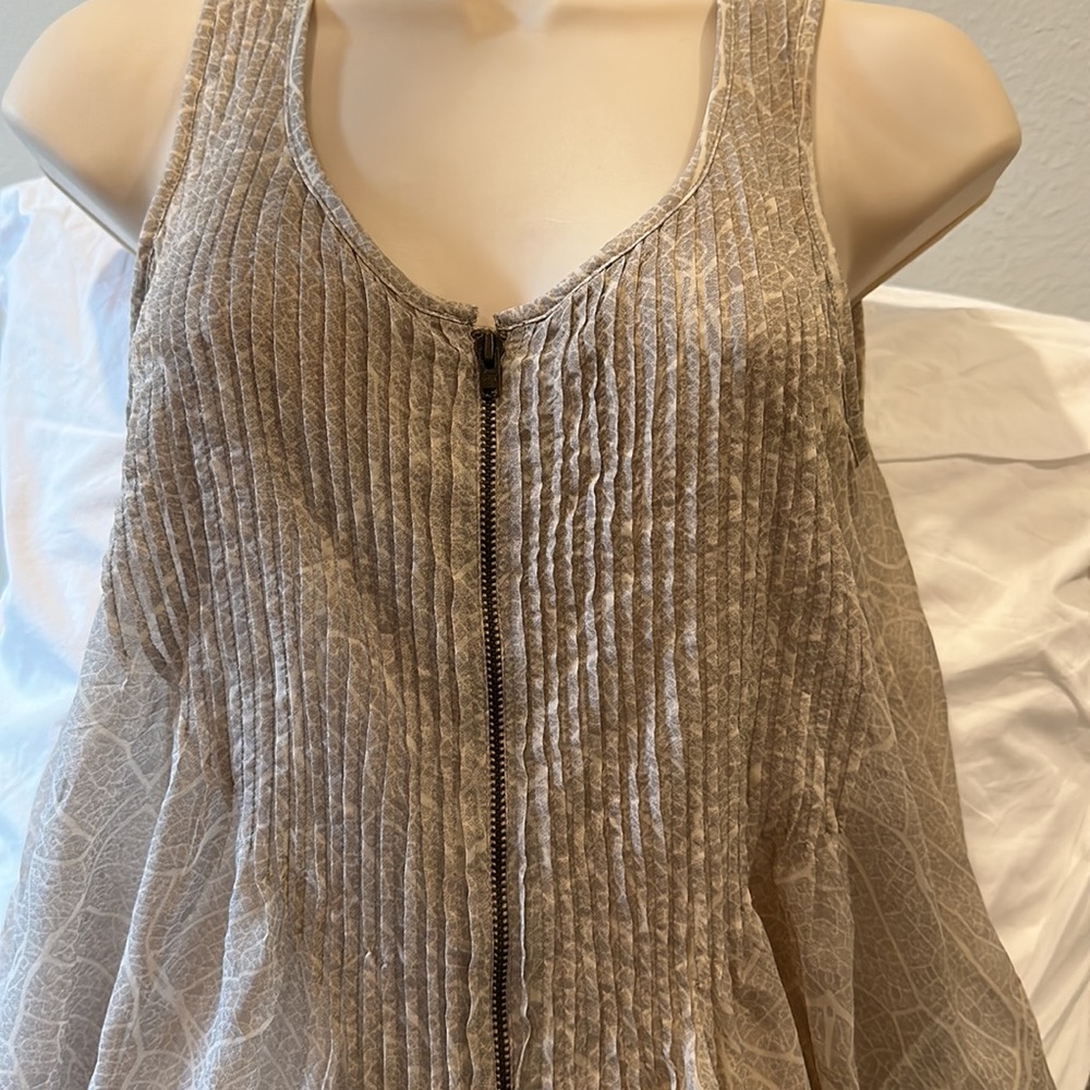 H & M FABULOUS TOUPE TOP WITH PLEATS